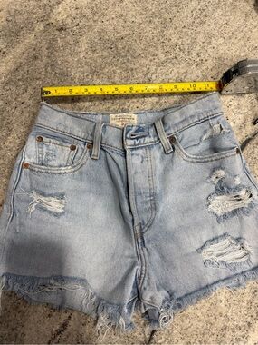 High waisted Levi’s wedgie jeans shorts
